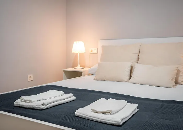 Apartamento turístico con 3 dormitorios en Granada QH Estación de Tren
